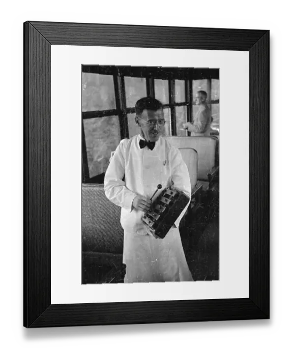 Framed Print : Dining Gong