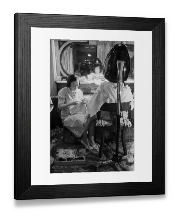 Framed Print : Manicure. 17th June 1939: Charlady Mrs Nichols takes up an offer