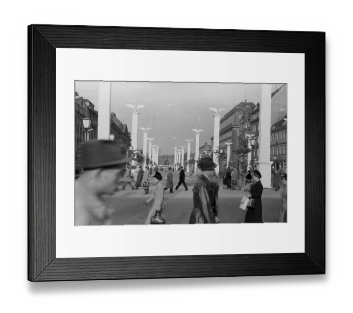 Framed Print : Unter Den Linden Framed Print : Unter Den Linden
