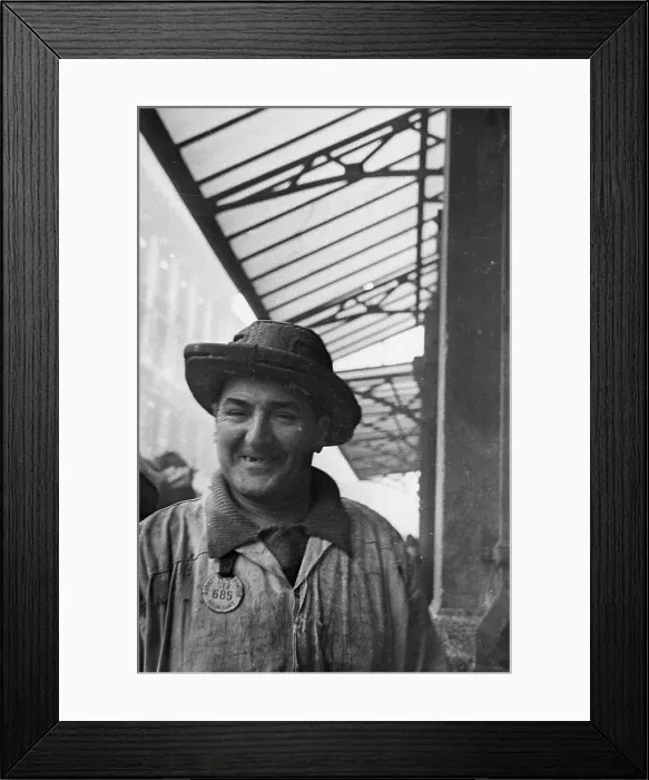 Framed Print : Jim Smart. 22nd April 1939: Jim Smart, a porter at Billingsgate fish market in London Framed Print : Jim Smart. 22nd April 1939: Jim Smart, a porter at Billingsgate fish market in London
