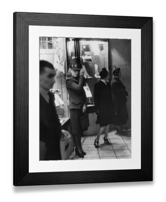 Framed Print : Waiting In London Framed Print : Waiting In London