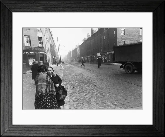 Framed Print : Glasgow Gossips Framed Print : Glasgow Gossips