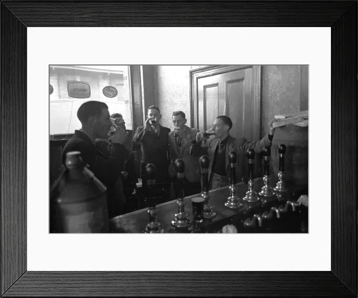 Framed Print : Work Over. 1st April 1939: Workers from George Sims boat yard having handed