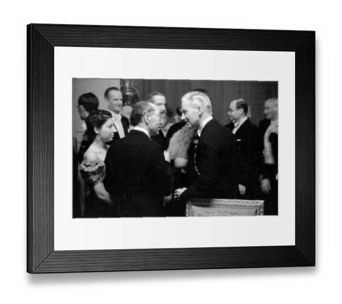 Framed Print : Talking Diplomats Framed Print : Talking Diplomats