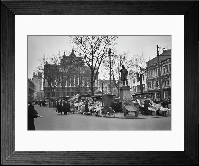 Framed Print : Cardiff Street Scene Framed Print : Cardiff Street Scene