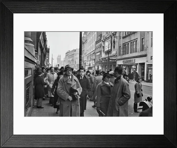 Framed Print : Cardiff Street Scene