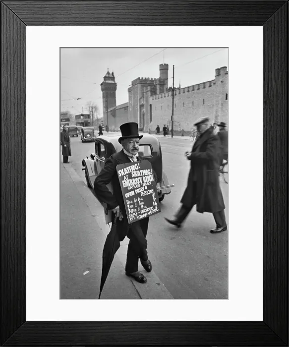 Framed Print : Cardiff Street Scene Framed Print : Cardiff Street Scene