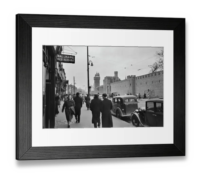Framed Print : Cardiff Street Scene Framed Print : Cardiff Street Scene