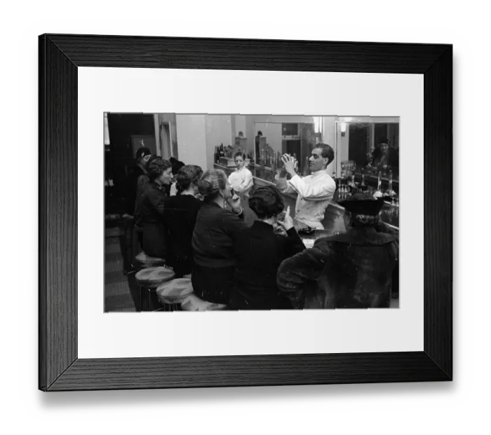 Framed Print : Pre-Dinner Drinks Framed Print : Pre-Dinner Drinks