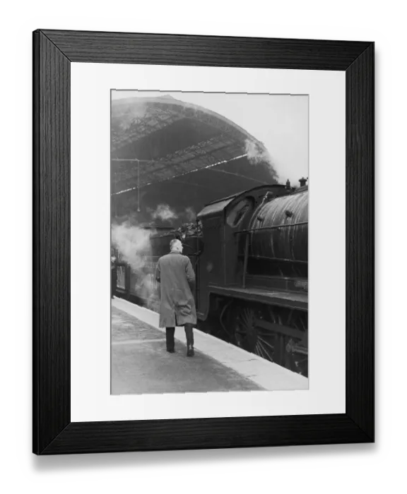 Framed Print : Loco At Victoria Framed Print : Loco At Victoria