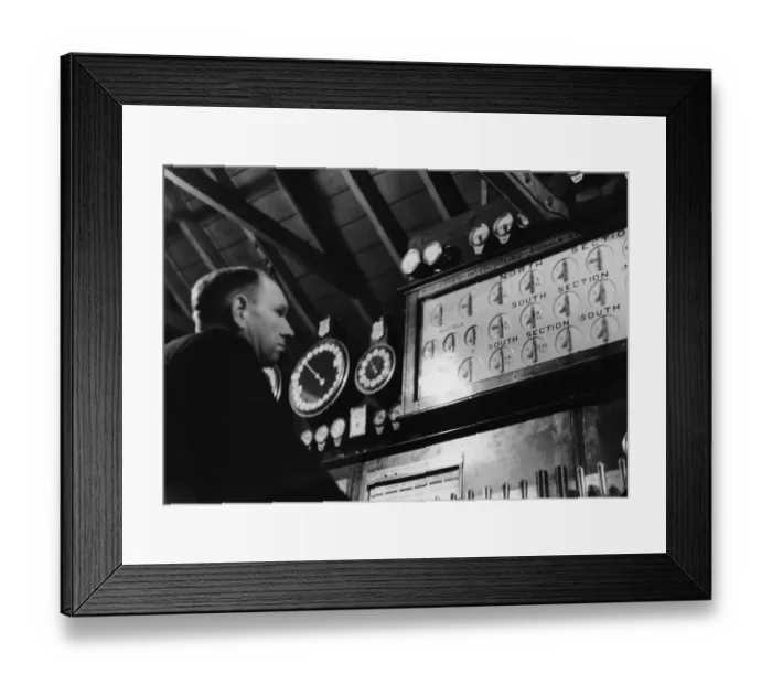 Framed Print : Victoria Station Framed Print : Victoria Station