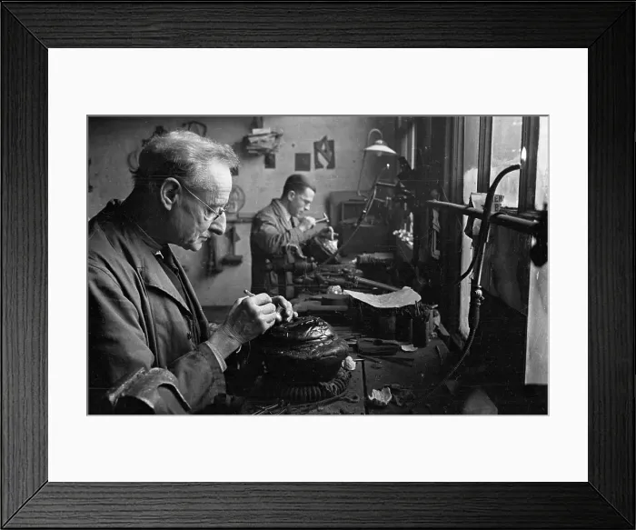 Framed Print : Jewellers. 21st January 1939: Jewellers at work in the jewellery quarter Framed Print : Jewellers. 21st January 1939: Jewellers at work in the jewellery quarter