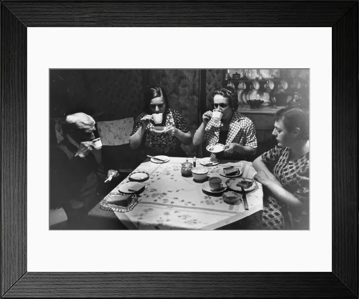 Framed Print : Elevenses. 31st December 1938: A family have toast Framed Print : Elevenses. 31st December 1938: A family have toast