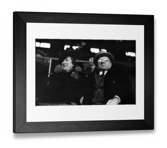 Framed Print : Spectating Allisons Framed Print : Spectating Allisons