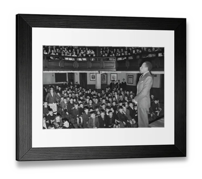 Framed Print : Life In The Lambeth Walk Framed Print : Life In The Lambeth Walk