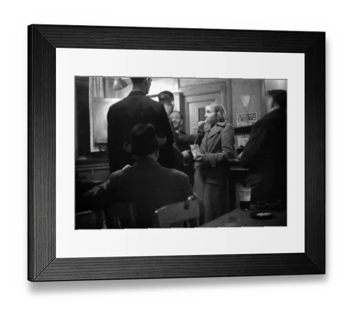 Framed Print : Gladstone Drinkers Framed Print : Gladstone Drinkers