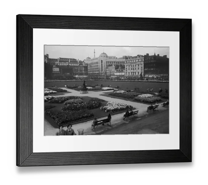 Framed Print : Piccadilly Gardens Framed Print : Piccadilly Gardens