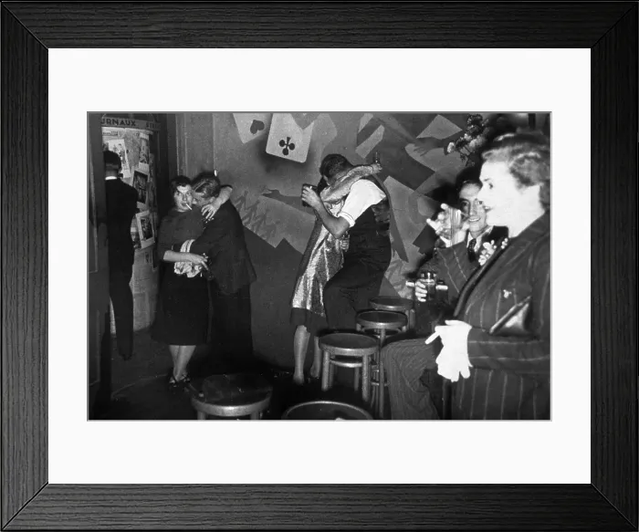 Framed Print : Nightclub. People enjoying themselves at a Chelsea nightclub Framed Print : Nightclub. People enjoying themselves at a Chelsea nightclub