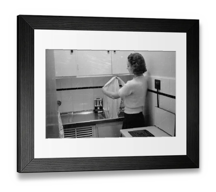 Framed Print : Hand Wash. 22nd October 1938: Wanda Cochran, an American showgirl working Framed Print : Hand Wash. 22nd October 1938: Wanda Cochran, an American showgirl working