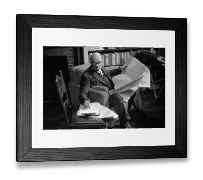 Framed Print : David Low. 22nd October 1938: British political cartoonist David (Alexander Cecil) Framed Print : David Low. 22nd October 1938: British political cartoonist David (Alexander Cecil)