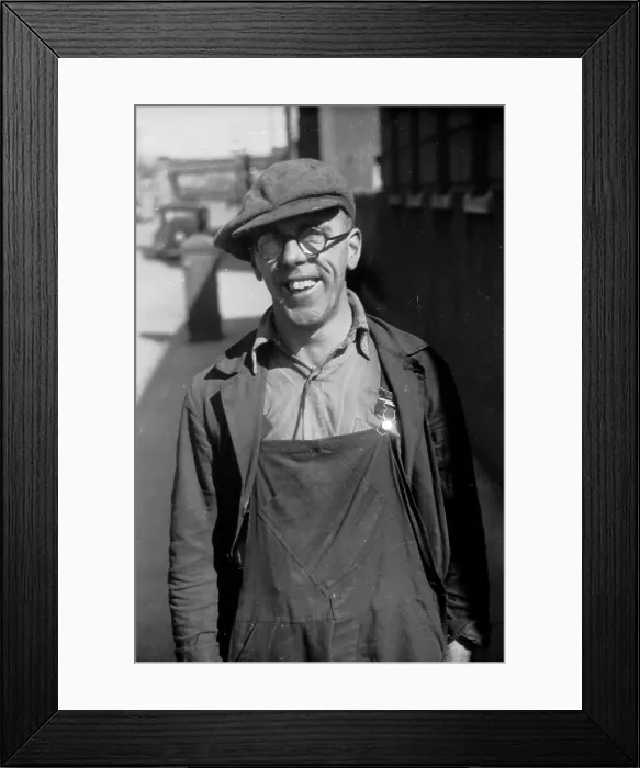 Framed Print : Carpenter. 1st October 1938: Scottish carpenter Allan Davie who worked Framed Print : Carpenter. 1st October 1938: Scottish carpenter Allan Davie who worked