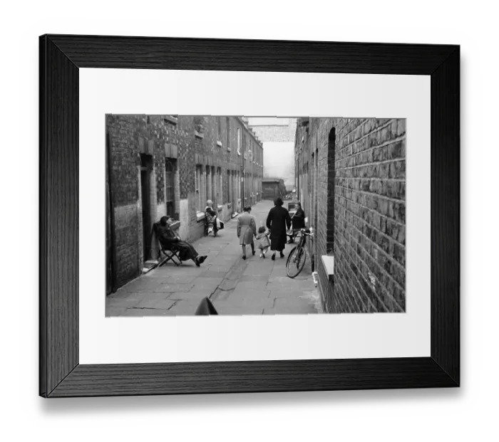Framed Print : Whitechapel Alley Framed Print : Whitechapel Alley