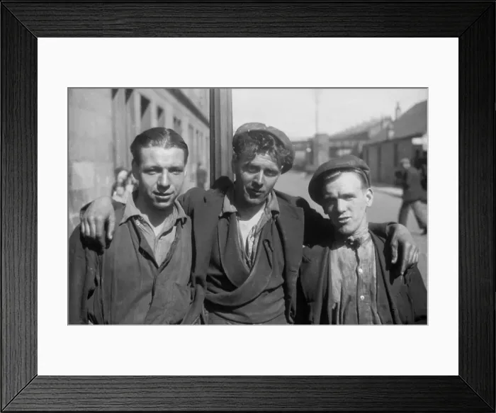 Framed Print : Shipbuilders