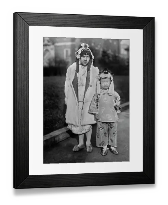 Framed Print : Chinese sisters Betty Sze & Alice Sze Framed Print : Chinese sisters Betty Sze & Alice Sze