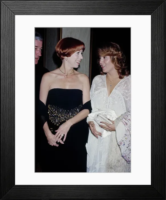 Framed Print : Carol Burnett & Brenda Vaccaro Framed Print : Carol Burnett & Brenda Vaccaro