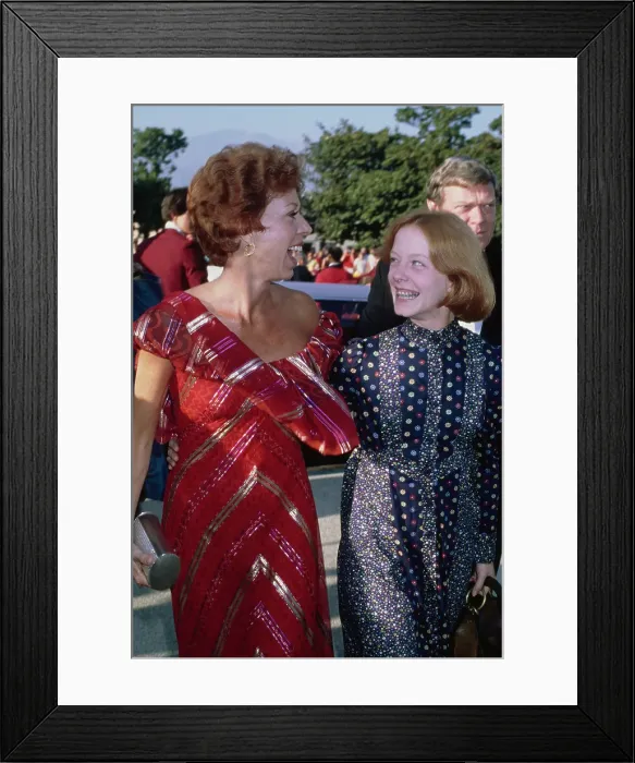 Framed Print : Carol Burnett & Carrie Hamilton