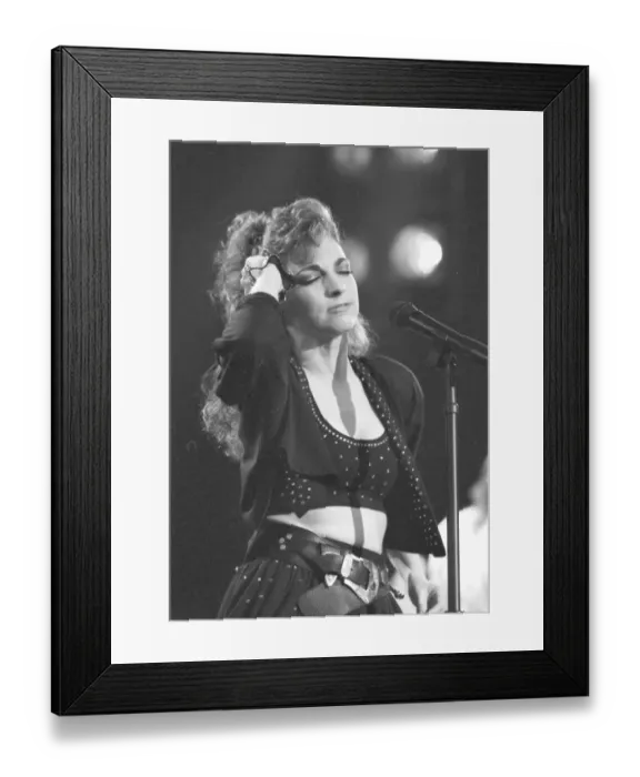 Framed Print : Photo of Gloria Estefan Framed Print : Photo of Gloria Estefan