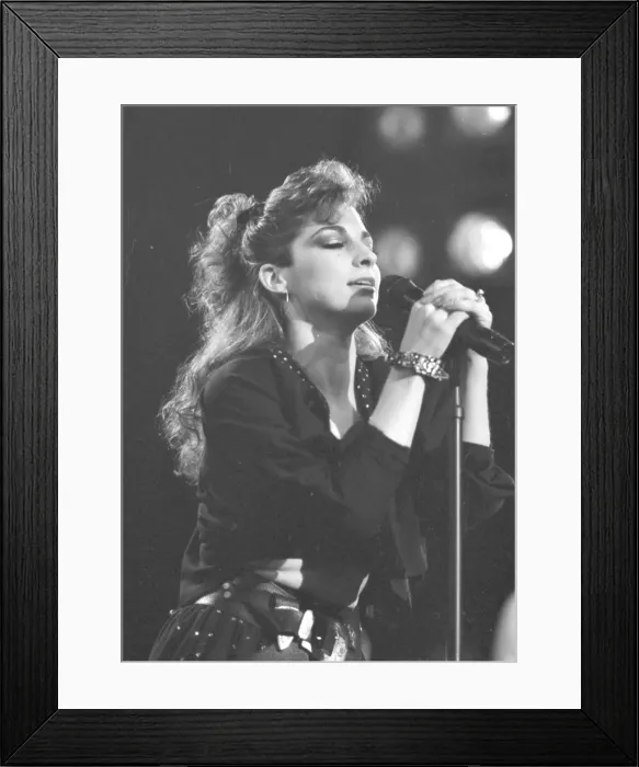 Framed Print : Photo of Gloria Estefan Framed Print : Photo of Gloria Estefan