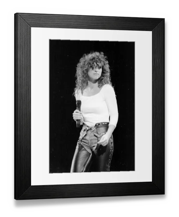 Framed Print : Photo of Gloria Estefan Framed Print : Photo of Gloria Estefan
