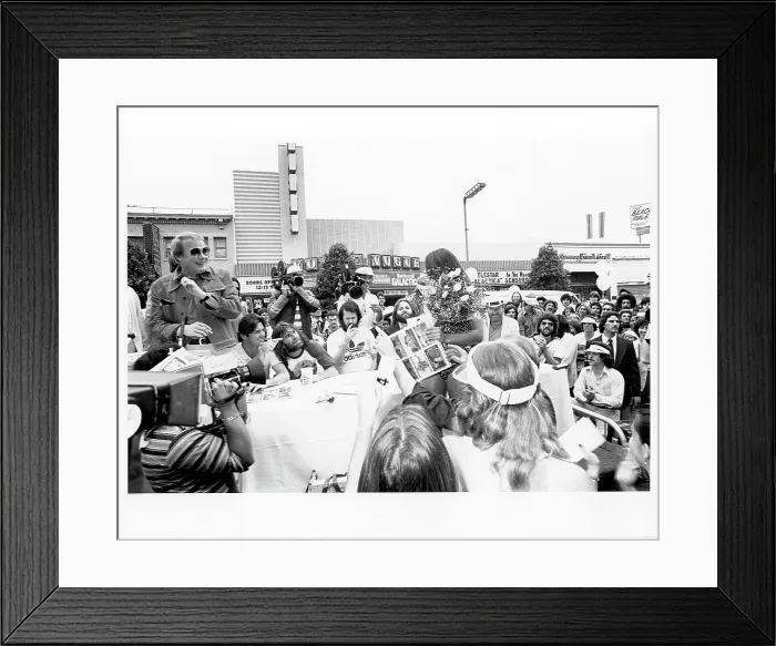 Framed Print : Beach Boys Sign Autographs Framed Print : Beach Boys Sign Autographs