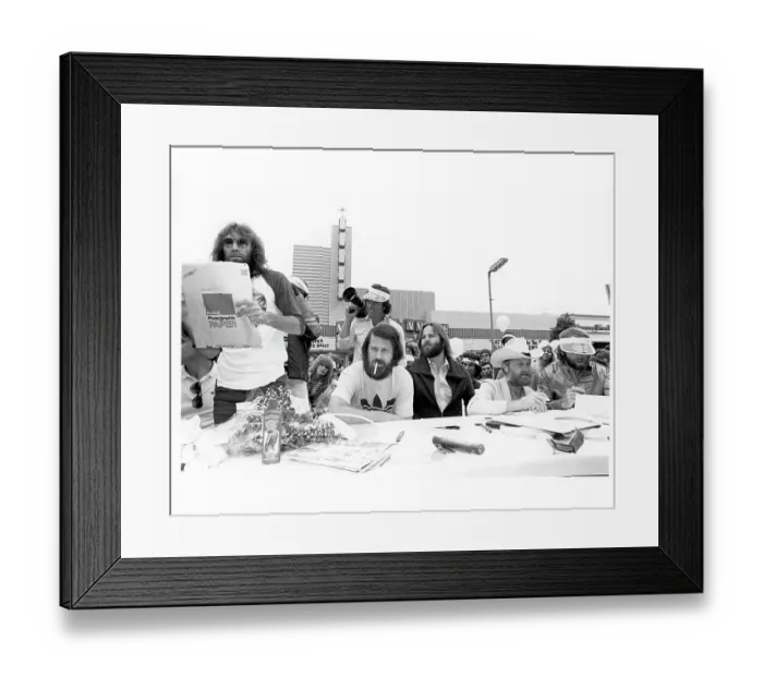 Framed Print : Beach Boys Sign Autographs Framed Print : Beach Boys Sign Autographs