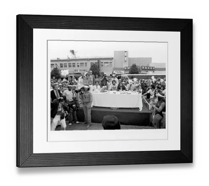 Framed Print : Beach Boys Sign Autographs