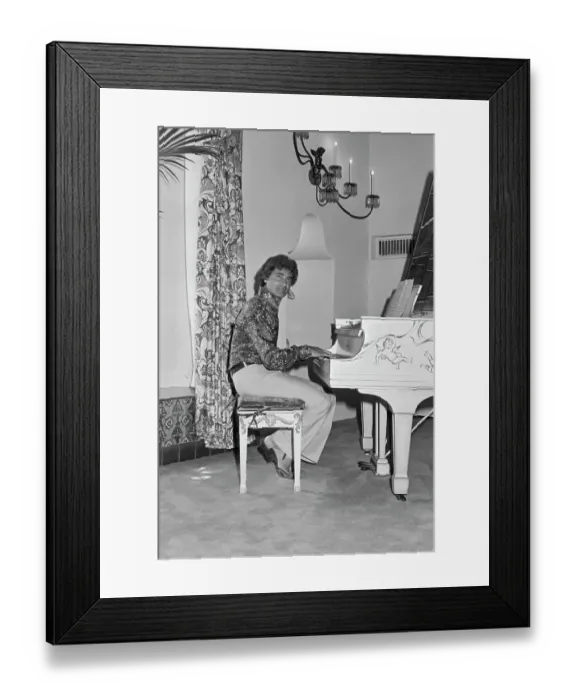 Framed Print : At Home With Humperdinck