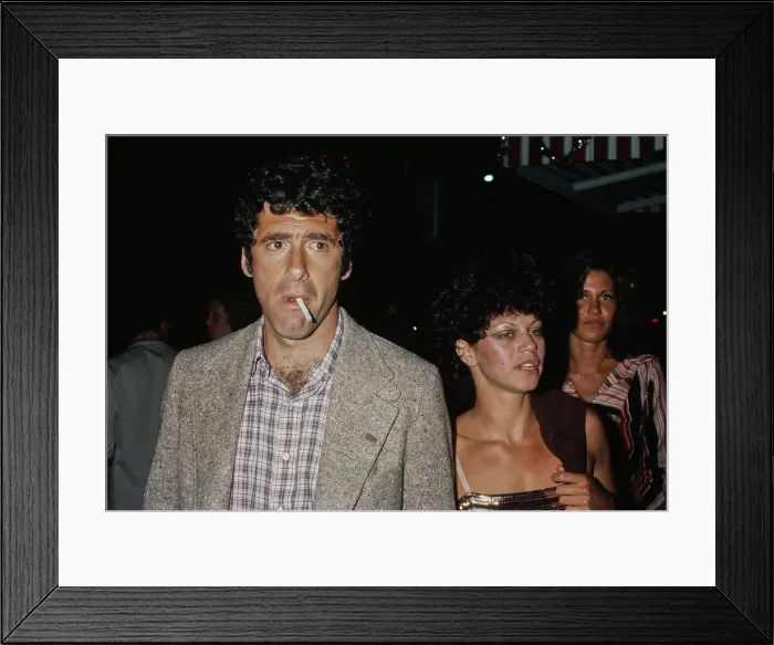 Framed Print : Elliott Gould and Jennifer Bogart Framed Print : Elliott Gould and Jennifer Bogart