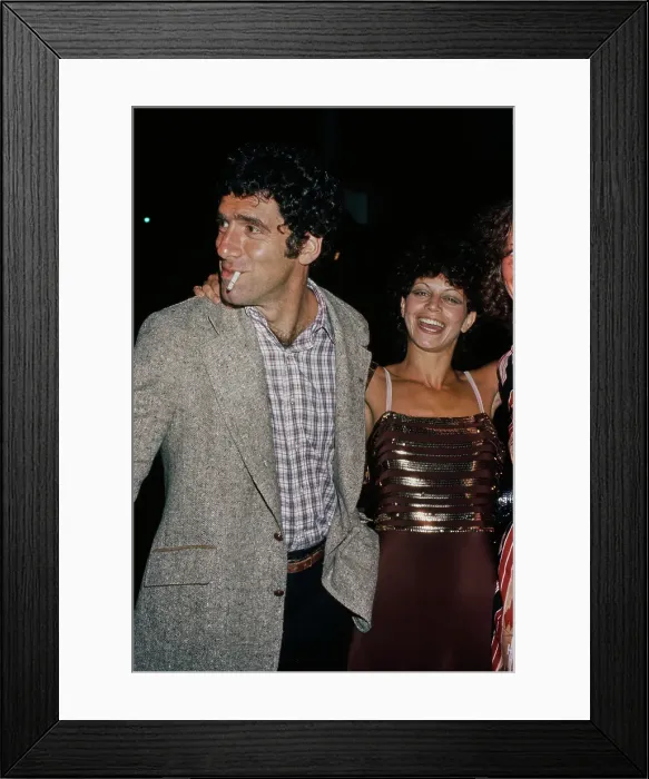 Framed Print : Elliott Gould and Jennifer Bogart Framed Print : Elliott Gould and Jennifer Bogart