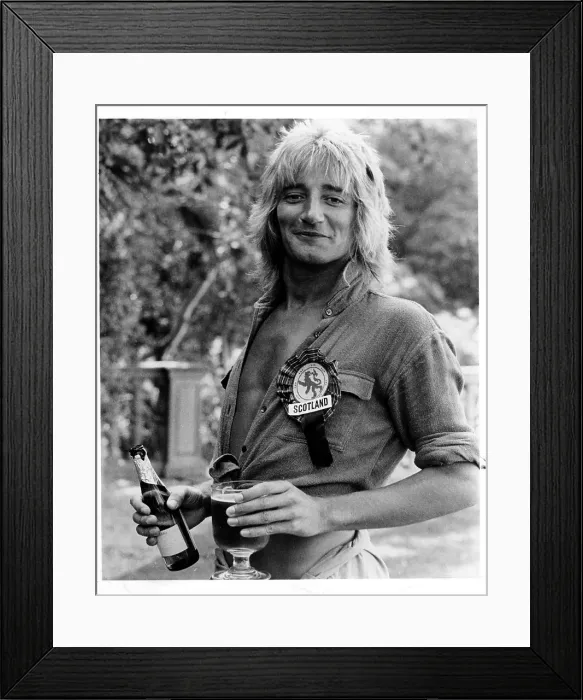 Framed Print : Portrait. CIRCA 1977: Rock singer Rod Stewart poses for a portrait in circa 1977 Framed Print : Portrait. CIRCA 1977: Rock singer Rod Stewart poses for a portrait in circa 1977