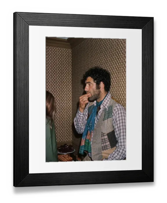 Framed Print : Elliott Gould and Karen Lamm Framed Print : Elliott Gould and Karen Lamm