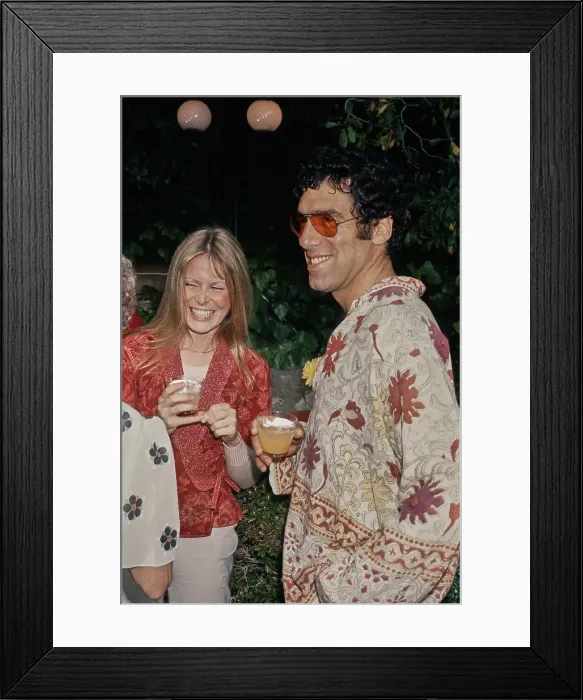 Framed Print : Elliott Gould and Karen Lamm Framed Print : Elliott Gould and Karen Lamm