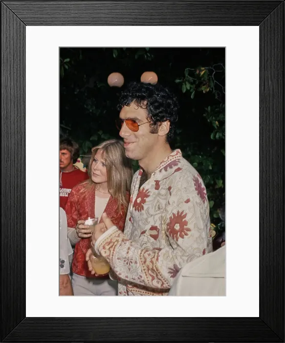 Framed Print : Elliott Gould and Karen Lamm Framed Print : Elliott Gould and Karen Lamm