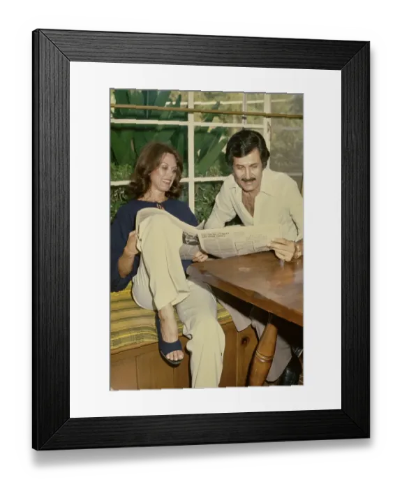 Framed Print : At Home With The Anistons Framed Print : At Home With The Anistons