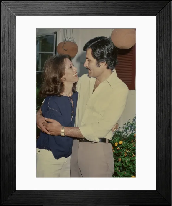 Framed Print : At Home With The Anistons Framed Print : At Home With The Anistons