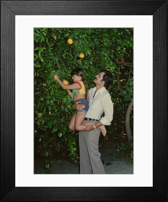 Framed Print : At Home With The Anistons Framed Print : At Home With The Anistons