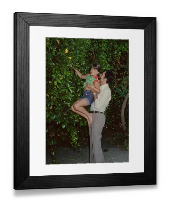 Framed Print : At Home With The Anistons Framed Print : At Home With The Anistons