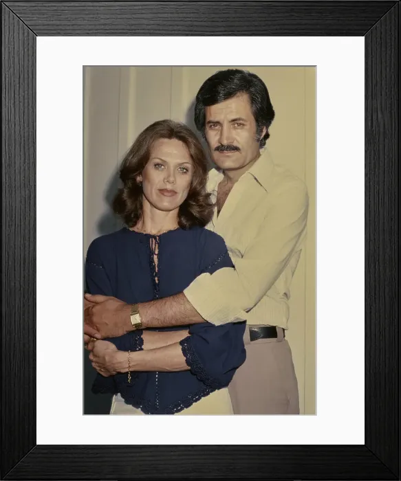 Framed Print : At Home With The Anistons Framed Print : At Home With The Anistons
