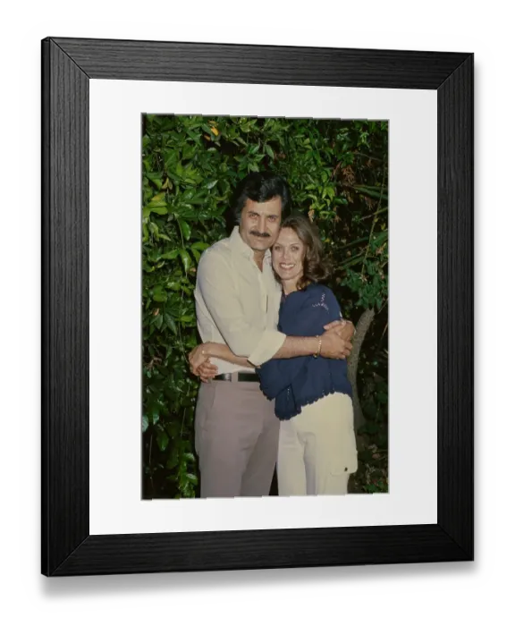 Framed Print : At Home With The Anistons Framed Print : At Home With The Anistons