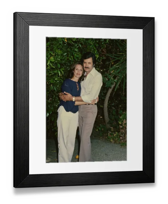 Framed Print : At Home With The Anistons Framed Print : At Home With The Anistons